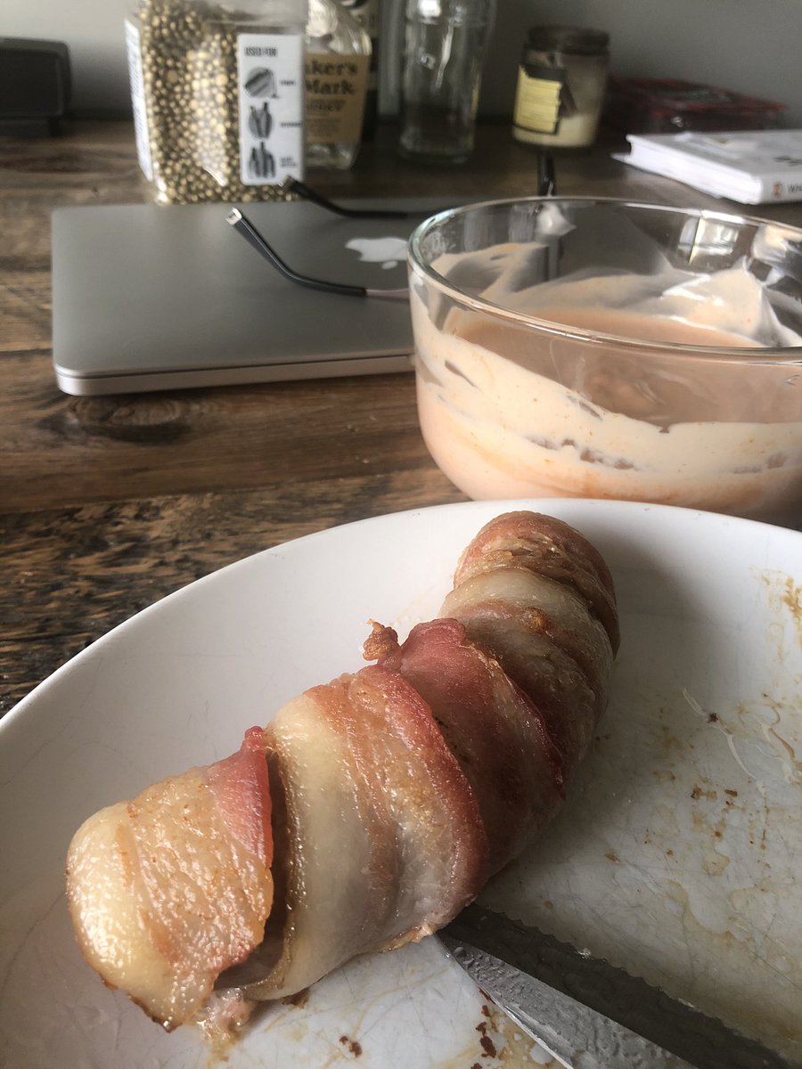 UtahsTreasure's tweet photo. Johnsonville’s “Irish O’Garlic” sausage wrapped in bacon dipped in fry sauce 🙌😋

As a person of Irish descent, I feel reasonably comfortable with the name “Irish O’Garlic.”

#utahstreasure #frysauce #baptizeyourfries @Johnsonville https://t.co/zjLNzybWrB