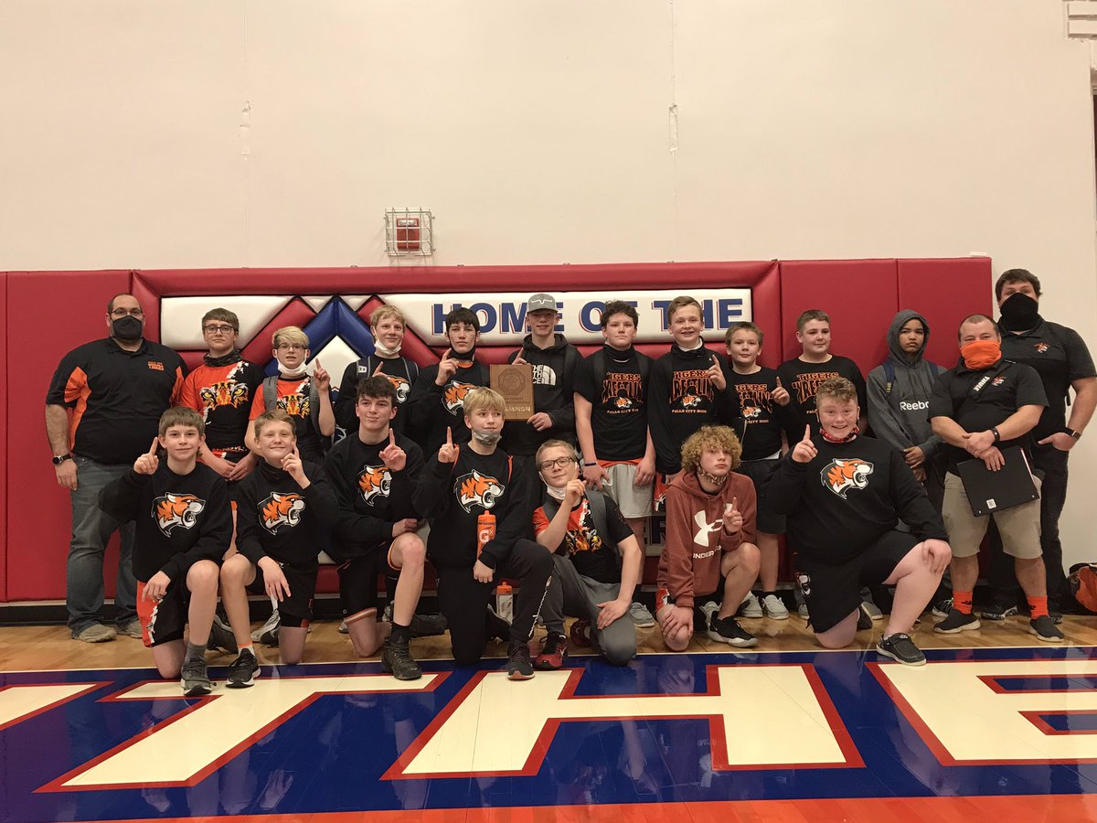 qucoatney's tweet photo. What a great year! Excited for the future wrestling team! Way to finish off the season with a bang! First ever ECNC Conference Champs! #TigerPride #ECNCChamps https://t.co/PZFE1QQwpZ