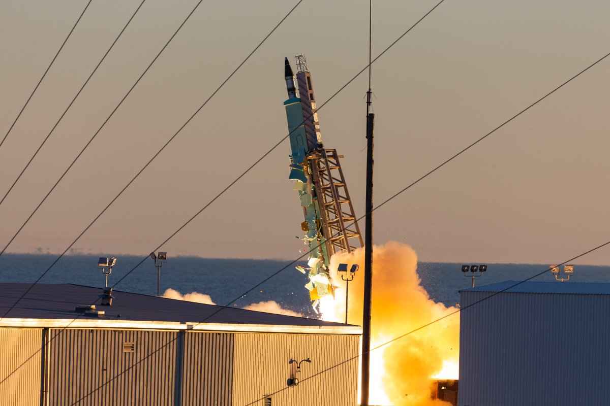 USSF_SSC's tweet photo. #ICYMI: Check out before, during, & after SRP-4 Terrier-Terrier-Orioleβs launch imagery from @NASA_Wallops Flight Facility supporting the @AFResearchLab (πΈ: Kyle Hoppes) #SpaceForce #SpaceStartsHere #SemperSupra #launchfans #rocketscience https://t.co/mvcFst4BaM
