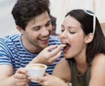 ecalixto's tweet photo. Vivir en pareja ayuda a subir de peso: el cerebro cambia más rápido de hábitos alimenticios cuando vemos comer a la pareja. 

#NocheNeuroTuits
Jutta Mata et al. 2018 Health Psychology, 37, (10) 948-958 https://t.co/fbKR8wBNoj