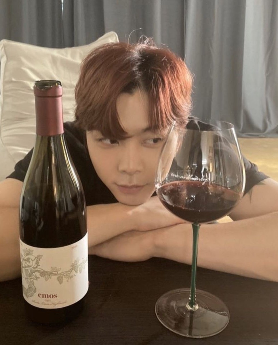 127PINKED's tweet photo. 🍷 🍷

 #쟈니 #엔시티127 #로제  #블랙핑크 https://t.co/lGhnAthy9D