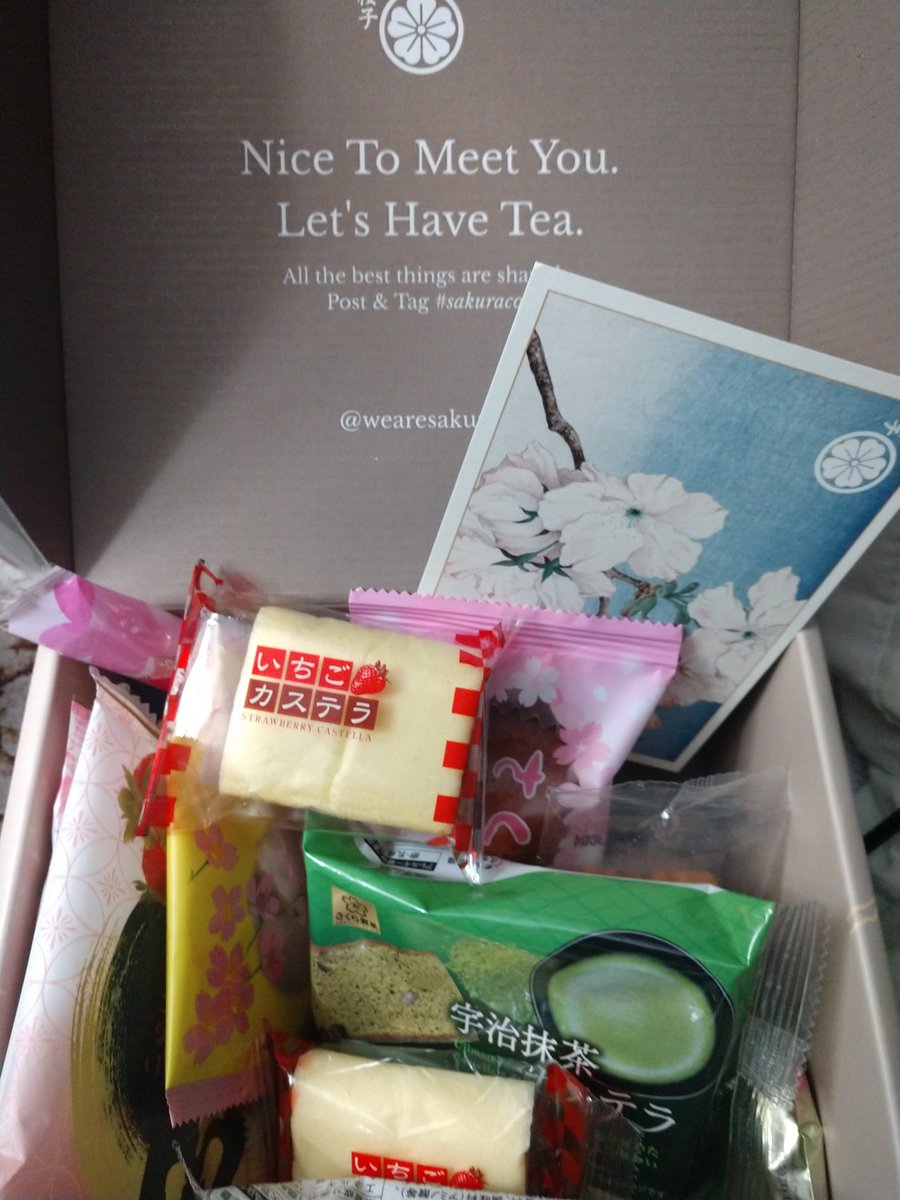saltstainedpage's tweet photo. @wearesakuraco got my first box today! If I can't travel the world right now, then the world will just have to come to me! #Sakuraco #sakuracofirstbox https://t.co/Wm64WTiyh7