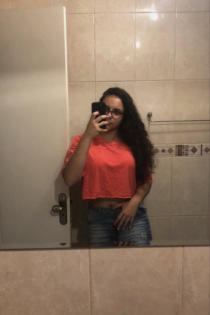 aalinebrancher's tweet photo. Vou postar as duas pq eu não sei escolher só uma 

Quem quiser roupa me chama que eu passo o número da amiga empreendedora, roupa de qualidade e preço bacana❤️❤️❤️ https://t.co/QnohBf0aw4