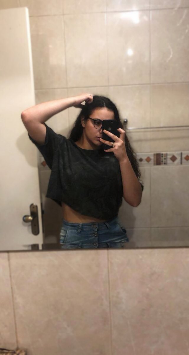 aalinebrancher's tweet photo. Vou postar as duas pq eu não sei escolher só uma 

Quem quiser roupa me chama que eu passo o número da amiga empreendedora, roupa de qualidade e preço bacana❤️❤️❤️ https://t.co/QnohBf0aw4
