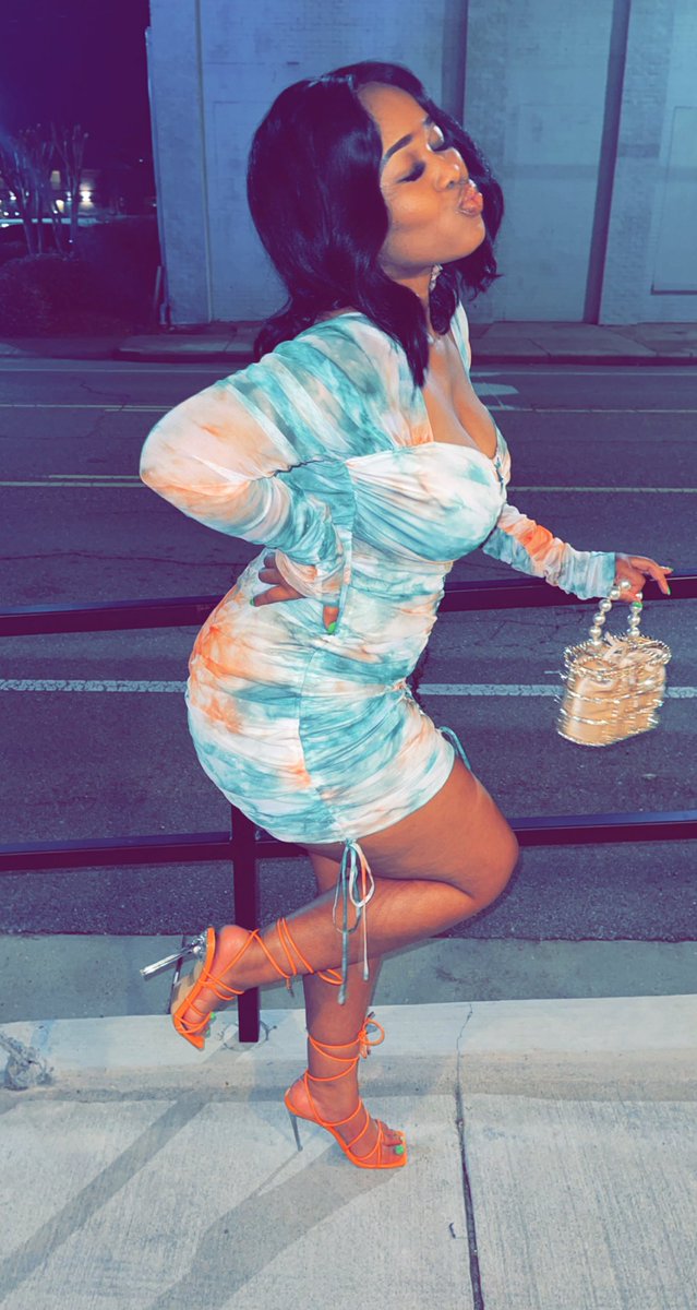 akiemia1908's tweet photo. When I leave him alone he gone be looking for me in his next chick🧡💚
#Blessed🤩
#KemiTakesTwoEight🙌🏽
#ThreeOneSix🎂🎊🥳
#PrettyGirlHoliday💕💚 https://t.co/bv1PyIITTe