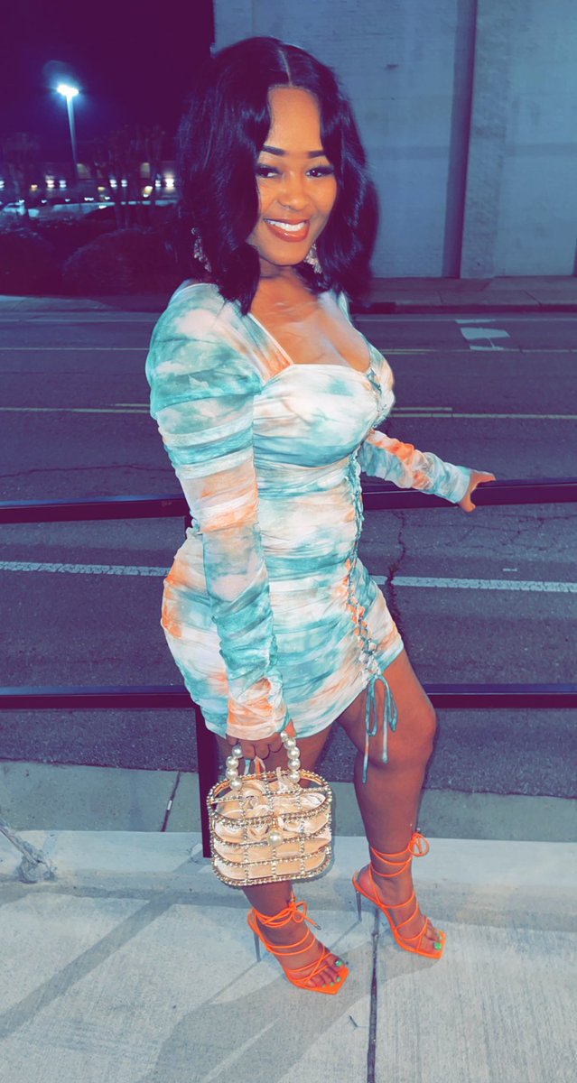 akiemia1908's tweet photo. When I leave him alone he gone be looking for me in his next chick🧡💚
#Blessed🤩
#KemiTakesTwoEight🙌🏽
#ThreeOneSix🎂🎊🥳
#PrettyGirlHoliday💕💚 https://t.co/bv1PyIITTe