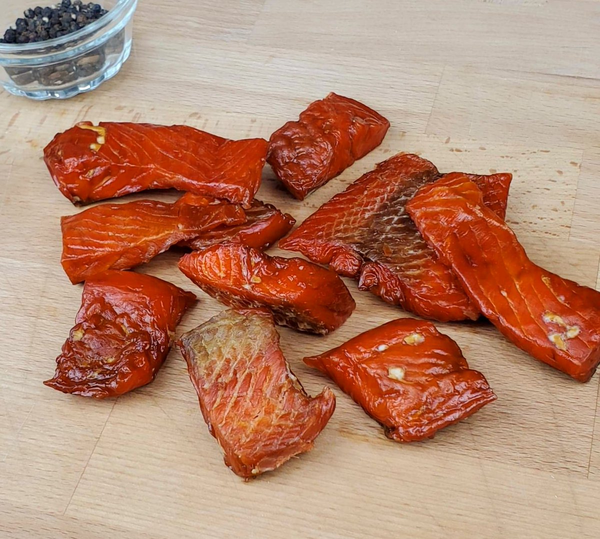 craftbeefco's tweet photo. ***NEW PRODUCT***

Wild-Caught Candied Sockeye Salmon, straight from the ocean off the coast of Vancouver,  BC.

Candied using Hot Smoke and Real Canadian Maple Syrup. Only simple ingredients in this recipe with no preservatives added. 

https://t.co/CznmwtFH9t https://t.co/5HX3Si6wGa