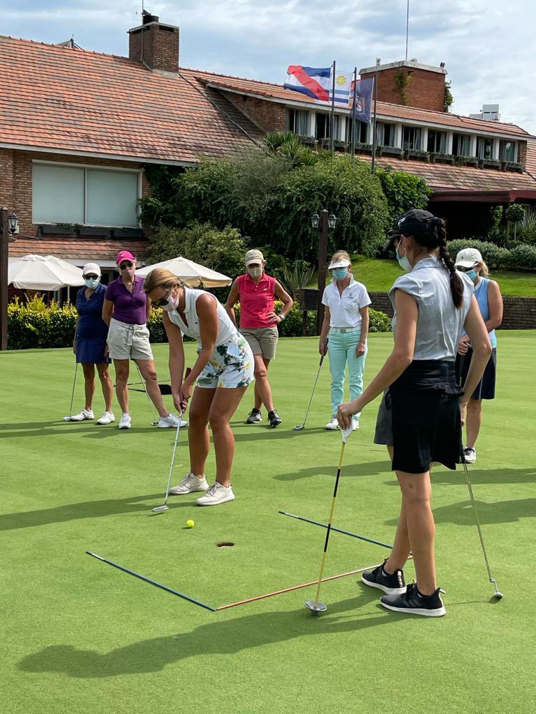 CGU_UY's tweet photo. ⛳️Clínica de putter dictada por la prof. Maria García Austt en el “Torneo en reconocimiento a María García Austt”. #mesdelamujer https://t.co/aHAXYkMF5j