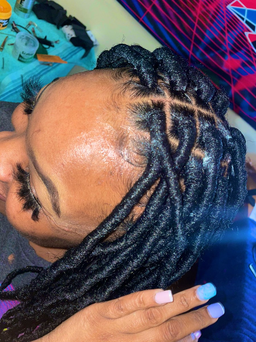 yofavvgurll's tweet image. I’m in love w/ how these turned out😍, if you could kindly retweet and follow or check out my hair page on Instagram @layedbylee216 ❤️❤️pls &amp;amp; ty!!
#locs #fauxlocs #softlocs