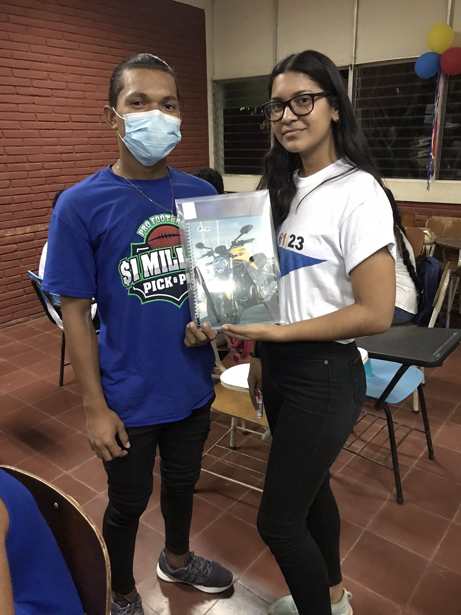 cuunecononimic1's tweet photo. Así recibió la Dirigencia estudiantil CUUN-ECONOMICAS a estudiantes de la carrera de Administración de Empresas nocturno ❤️💛💙
¡Bienvenidos al año lectivo 2021!
❤️💛💙
#UNANLeonBicentenaria
#CUUN_ECONOMICAS
#SOMOS_CUUN https://t.co/RACuOrY8ft
