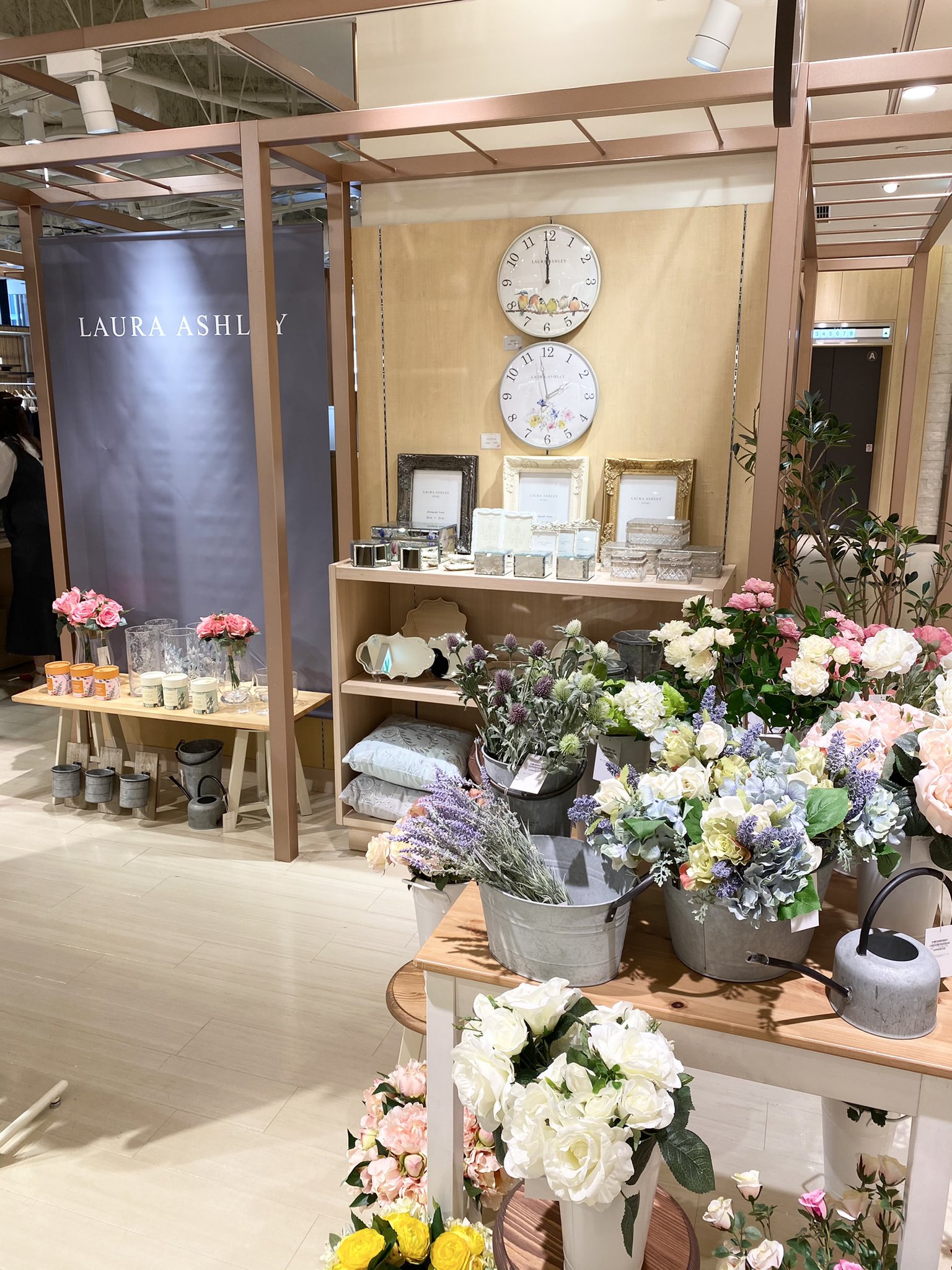 Laura Ashley ローラアシュレイ 日本公式ショップ こんにちは 梅田阪神本店5階イベントスペースにおきまして 3 17 3 28までpopupを開催します ローラアシュレイ好きな方は 遊びに来てください ローラアシュレイ ローラアシュレイのある暮らし