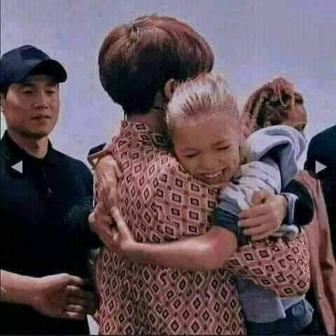 purpletae_u's tweet photo. A reminder that age is just a number, stanning bts does not choose gender, skin color, age or what and who you are. https://t.co/hsLpXs45nH