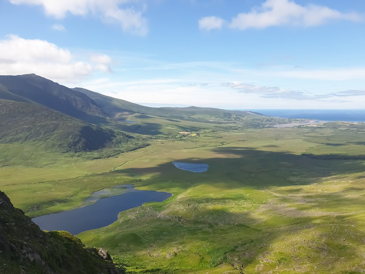 endless_roaming's tweet photo. Happy #StPatricksDay, whether it be going over #ConorPass, planting a tree the abbey, going for a swim in #Galway Bay or downing #Guiness in #Dublin have a good one, #Sliante #travel #photos https://t.co/aHLlFgmu3F