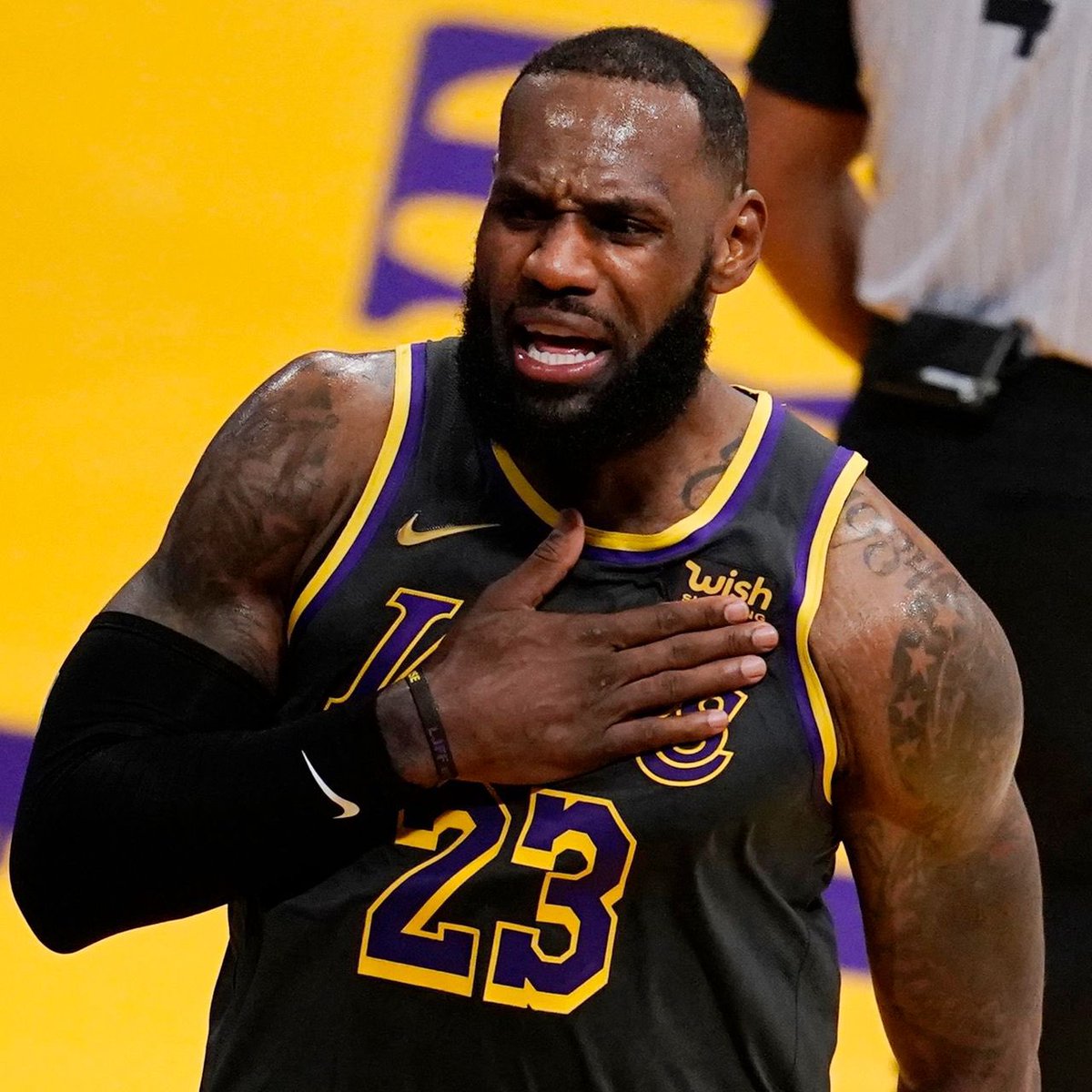 TheHoopCentral's tweet photo. LeBron James with back to back triple-doubles 🔥🔥

25 PTS
12 AST
12 REB
57 FG%
57 3P%
100 FT%

MVP candidate. 👑 https://t.co/iRmrOZtJYY