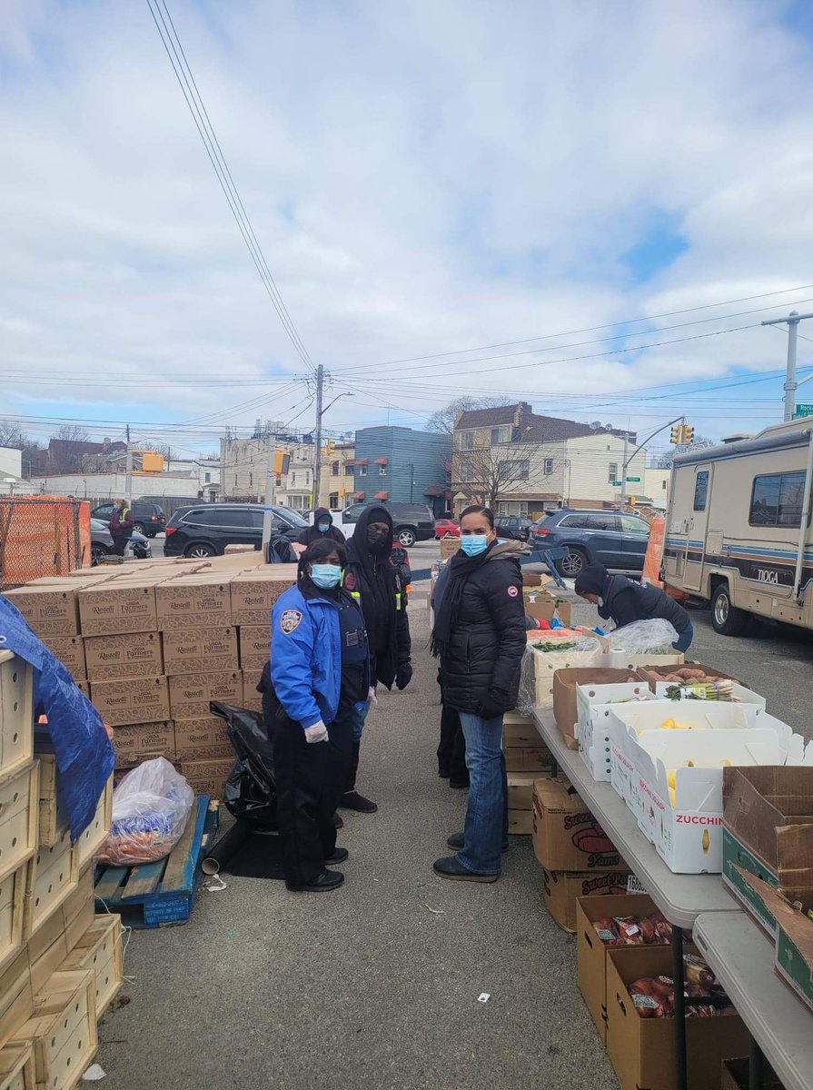 COPCP2020's tweet photo. Thank You @NYPDQueensSouth & @NYPD75Pct for helping with our Saturday Food Pantry. #nocommunitywithoutunity https://t.co/CODInLdTnp