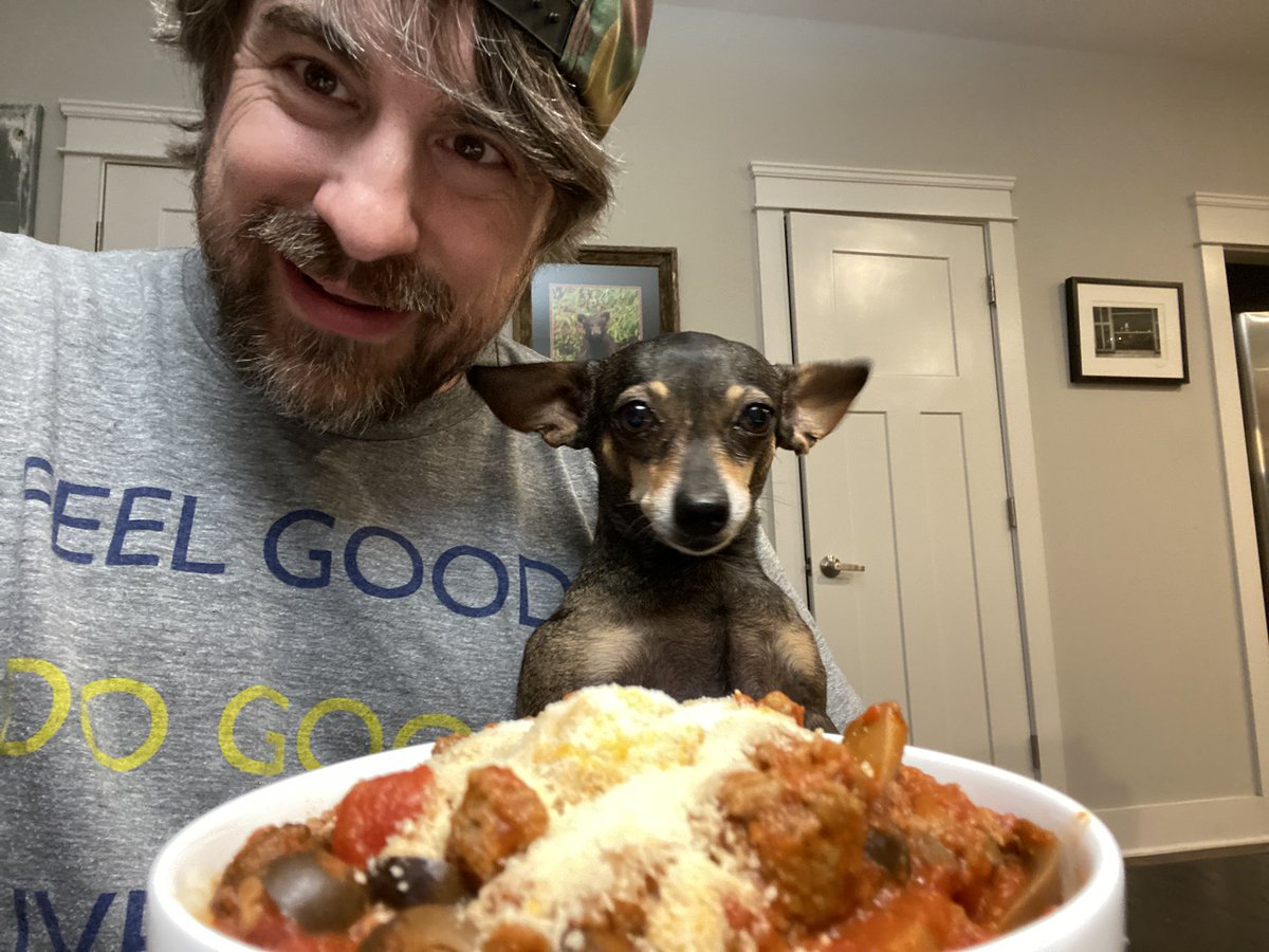 JimmyWayne's tweet image. #SpaghettiNight #HomemadeCookies