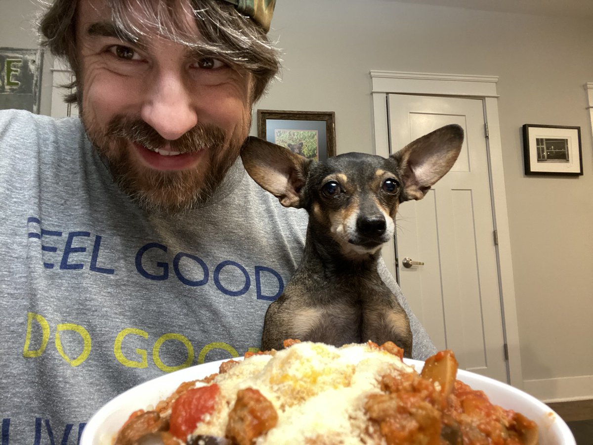 JimmyWayne's tweet image. #SpaghettiNight #HomemadeCookies