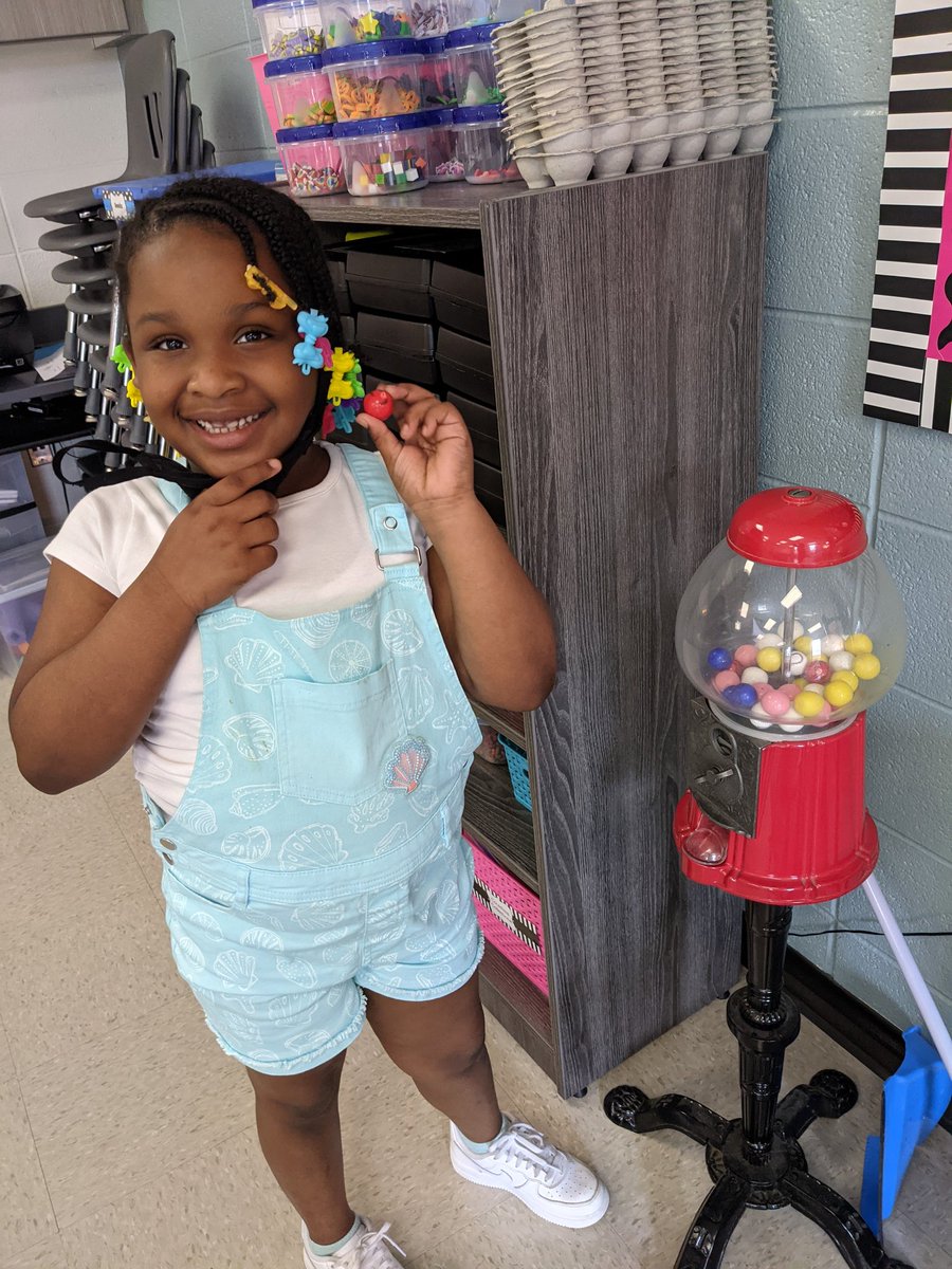 Mrs_Bee__'s tweet photo. More gum balls for making 25 100's on AR tests! #readersareleaders @SycamoreElemen1 @TCBOE #Limitless https://t.co/OTMc8qvbQ8