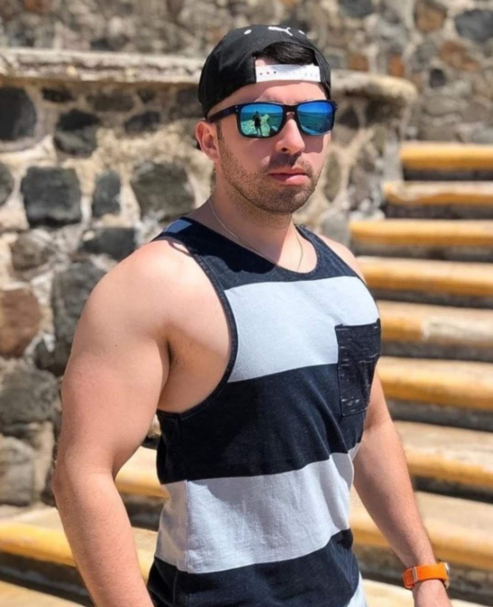 saben_2's tweet photo. Noche de martes traemos a un papasote super rico que saben de el 😋hombre muy sexi# que saben de el 👇 https://t.co/ETU9NWm3bI
