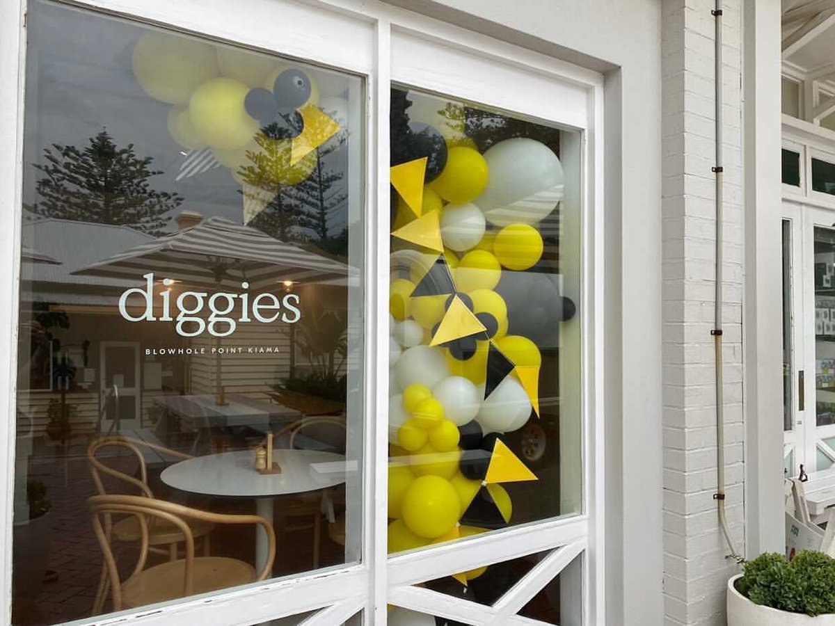 gracegoll's tweet photo. Kiama businesses are embracing the upcoming @letapeaustralia event this Friday and Saturday. @Diggiescafe in Kiama will be offering yellow cocktails and treats all weekend in support of the event. @UOWTV #uowcreative https://t.co/DddgzJQz5A