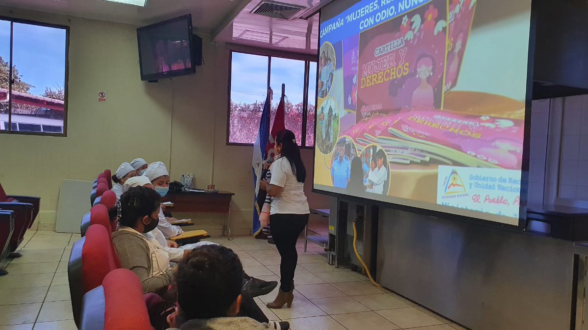 MINIMNicaragua's tweet photo. #MINIM | Ministerio de la Mujer realizó Conversatorio sobre mandatos constitucionales que garantizan dignidad, seguridad y bienestar de las mujeres, con protagonistas de las Escuelas de Oficio en #Managua 

#MujeresVictoriosasFuerzaImprescindible https://t.co/fCClTRoPOE