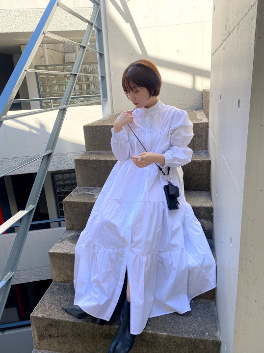 Pocher Official Pocherスタイリストの着こなし Tomii 身長151cm 画像左 Band Collar Shirt Op 5 800 画像右 Balloon Sleeve Op 5 900 ボリューム感がほどよい春ワンピース今発売中 Pocher Web T Co Urlsjripq4 T Co