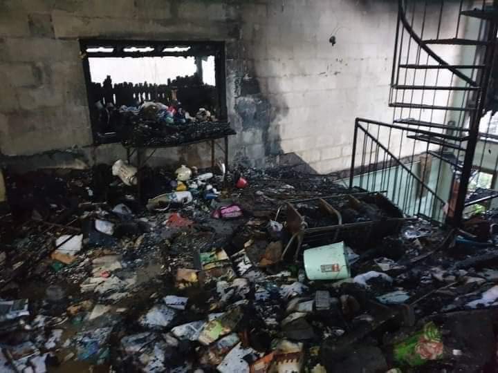 Yeonglay's tweet photo. Military Forces fired an art studio in #HlaingTharyar Township this morning around 3AM.
They're the culprits behind all fire and terrorism.
#WhatsHappeninglnMyanmar
#MilitaryOrganizedCrimes https://t.co/hyzefLv2bI