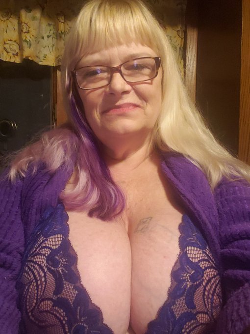 I am up late. Does anyone want to Skype with me? https://t.co/t9cUQvWi8Z