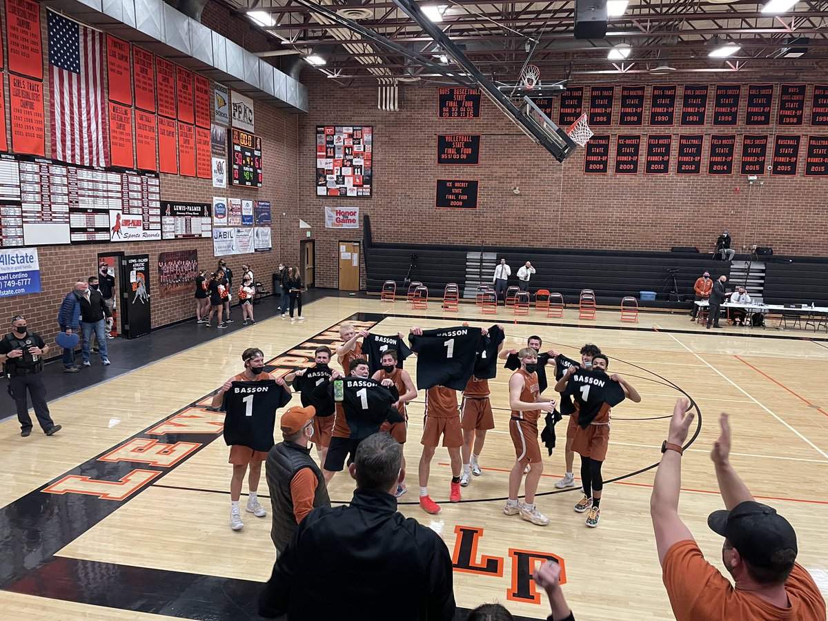 taratecu's tweet photo. We love you @basson_nick. This one is for you🧡🏀 https://t.co/kIaAZ7lWmp