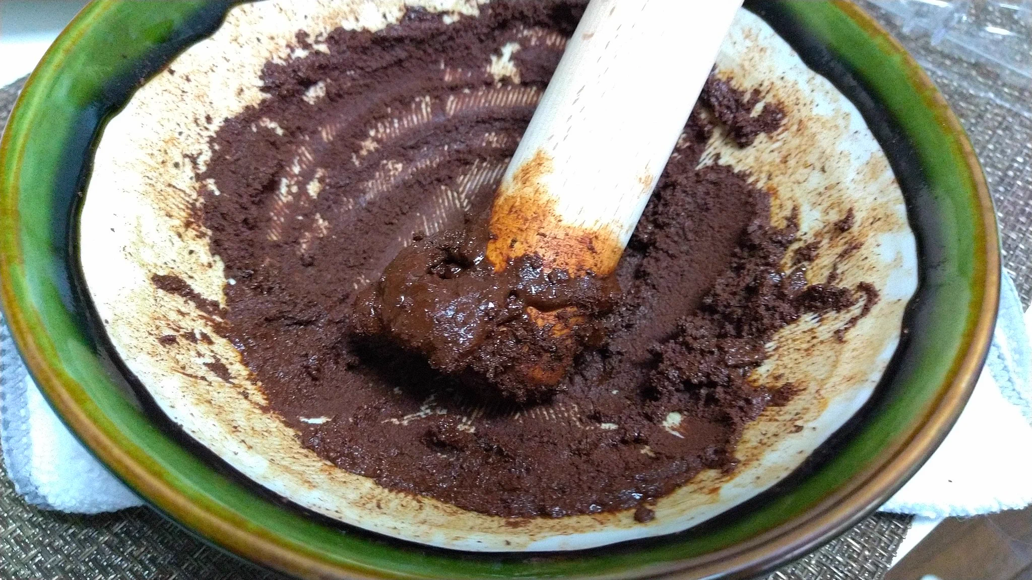カカオの実からチョコレートを作る！1ヵ月もかかったけどやり遂げた！