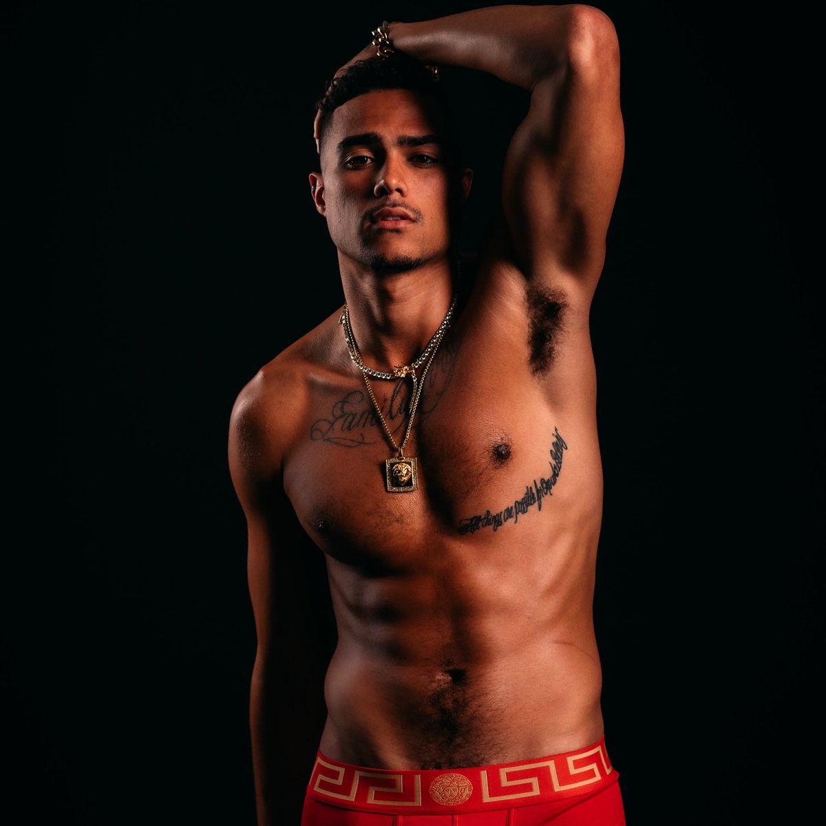 TevGrant's tweet photo. Victim to my Vices 💋 
#kissmeimirish #tevgrant #malemodel #versace https://t.co/YeVZeEU7tt
