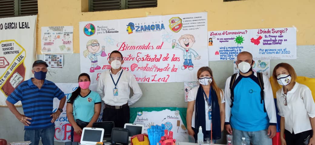 LcdaWendy's tweet photo. ETC "Pedro García Leal"  @ETCPGL Red 19. Circuito 10 Parroquía Juan Ignacio Montilla presente en las II Muestras Productivas Estadal. Con nuestro Coordinador de Escuela Técnica Profesor Jesús Fernández. @NicolasMaduro @psuvaristobulo @LirosTorres @RangelSilva4F @MPPEDUCACION https://t.co/pdSgQKG5cB