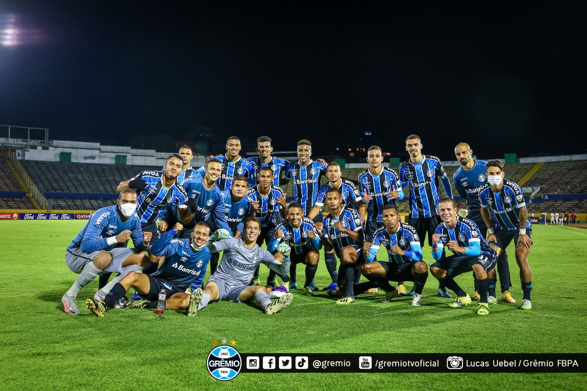 Gremio's tweet photo. ESTAMOS CLASSIFICADOS! 🇪🇪
A gurizada assumiu a responsabilidade, correu atrás do resultado e venceu no Equador! No placar agregado, 8x2 e a classificação para a Terceira Fase.

📸: Lucas Uebel / Grêmio FBPA
🏆🏆🏆 #AYAxGRE #Libertadores #EstáNoNossoDNA🧬 #UnidosParaOQueDerEVier https://t.co/1Ybif5gbh8