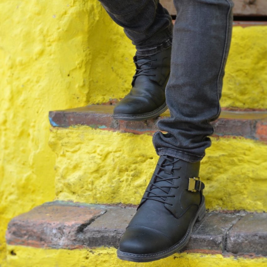 outletshopcol's tweet photo. #Botines VICENT HEBILLAS color negro, 100% cuero. Disponibles también en color miel, desde la talla 37 hasta la 43.
💰 $150.000
🚛 Envíos a todo el país 
🇨🇴 Industria colombiana 
📲 contáctanos! WhatsApp 317 5876747
#hechoamano https://t.co/y3CH85wkel