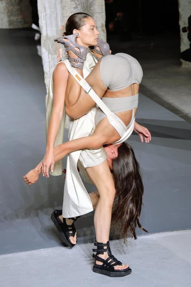 KatieDaviscourt's tweet image. Paris Fashion Week: Rick Owens Spring Collection.