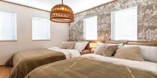 都会の喧騒から離れてゆったりとした時間を楽しむ癒しの旅を。
おしゃれな小物使いと木のぬくもりあふれる空間があなたを非日常へと案内します。

1note.co.jp/snsjp/488twitt…

#沖縄 #沖縄旅行 #癒しの旅 #貸切 #非日常 #夏休み