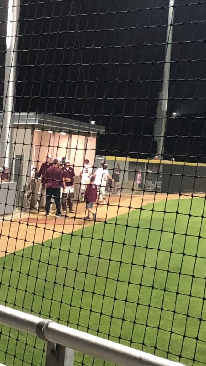 ilawolvesbtp's tweet photo. Thank you Coach Z and the Wolfpack for making this little boys dreams come true! Chase loved every minute!!!
#futurebaseballplayer🐺@jdzimmerhanzel @matthewsdeloach @KristinLeihsin1 @murguia70 @SmokingTheMeat @Supt_comalisd https://t.co/vbrs9JFBSS