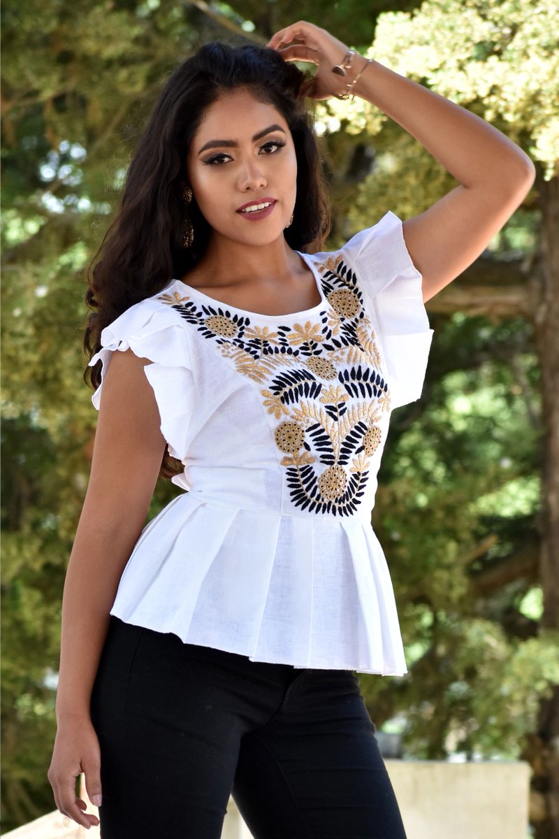 🌺En esta primavera combina arte y estilo solo en Bazarte.

Visita nuestra Tienda en Línea
🌺 Blusa Génesis.

bazarte.com.mx