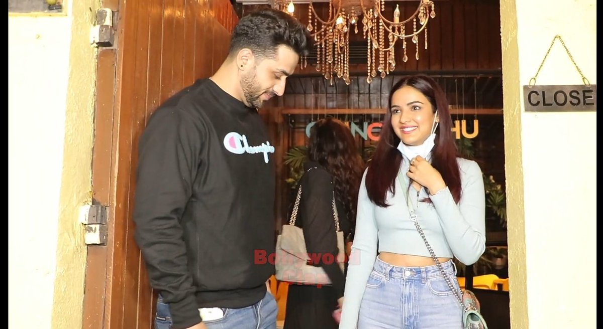 MayaCha26578250's tweet photo. This reunion is best Ever!!

JAB DISHUL MET JASLY

#JasminBhasin
#AlyGoni

#DisMin #JasLy #Dishul #RaLy #JasHuly #DisLy  

@AlyGoni @jasminbhasin @rahulvaidya23 @disha11parmar https://t.co/dQbOkMGNJL