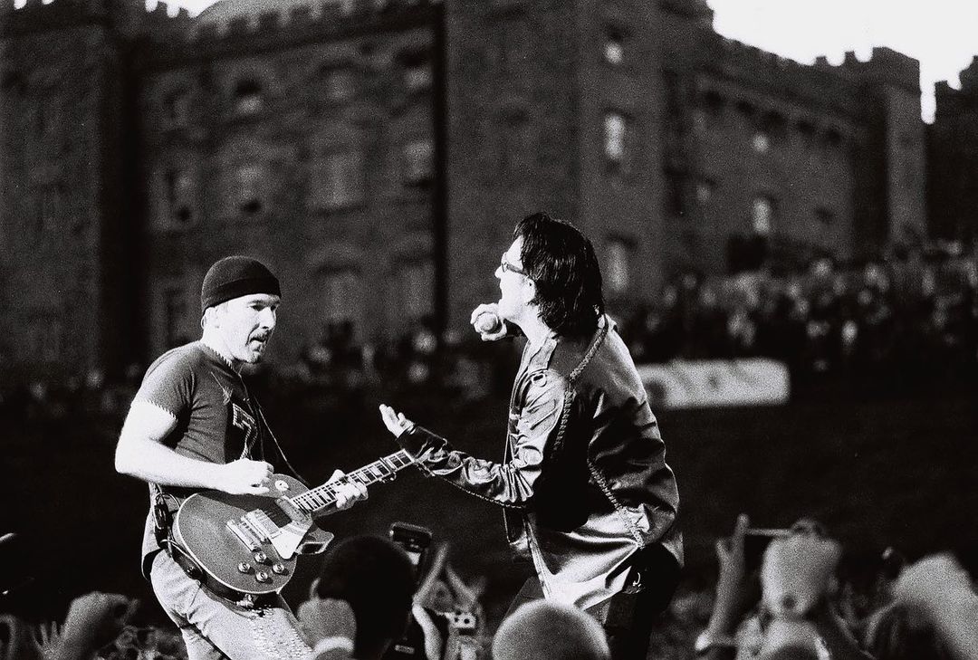 u2peru's tweet photo. U2: THE VIRTUAL ROAD, empieza este 17 de marzo vía YouTube Music a las 14:30 Perú con U2 GO HOME: LIVE FROM SLANE CASTLE, y con Dermot Kennedy. Ojo: Estará disp. por solo 48 horas…
Link: https://t.co/yVee5AwRRm
#U2 #TheVirtualRoad #U2GoHome #Elevation #YouTube @U2 @DermotKennedy https://t.co/NURbGajm9P
