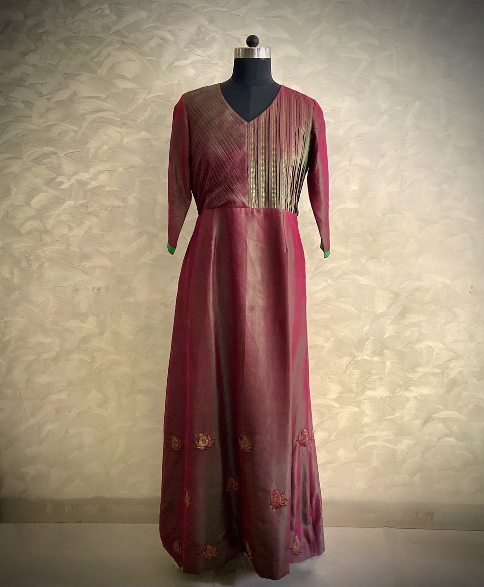 houseofnarissa's tweet photo. Swipe to see details!! 
Kanchipuram Silk Saree Converted to a beautiful evening gown!! ✨✨

DM @house_of_narissa for your sustainable couture needs!! 

Convert beautiful sarees and any garment to something state of the art!! 
Introducing our Sustainable Couture work! https://t.co/yDNNCsqqgW