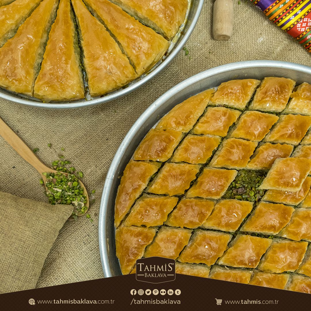 Baklava demek emek demek. Ustalarımızın emekleriyle hazırlanan lezzetlerimizi hala
tatmadınız mı?
.
.
.
#tahmis #tahmisbaklava #gaziantep #istanbul
#baklava #midye #havuçdilimi #onli