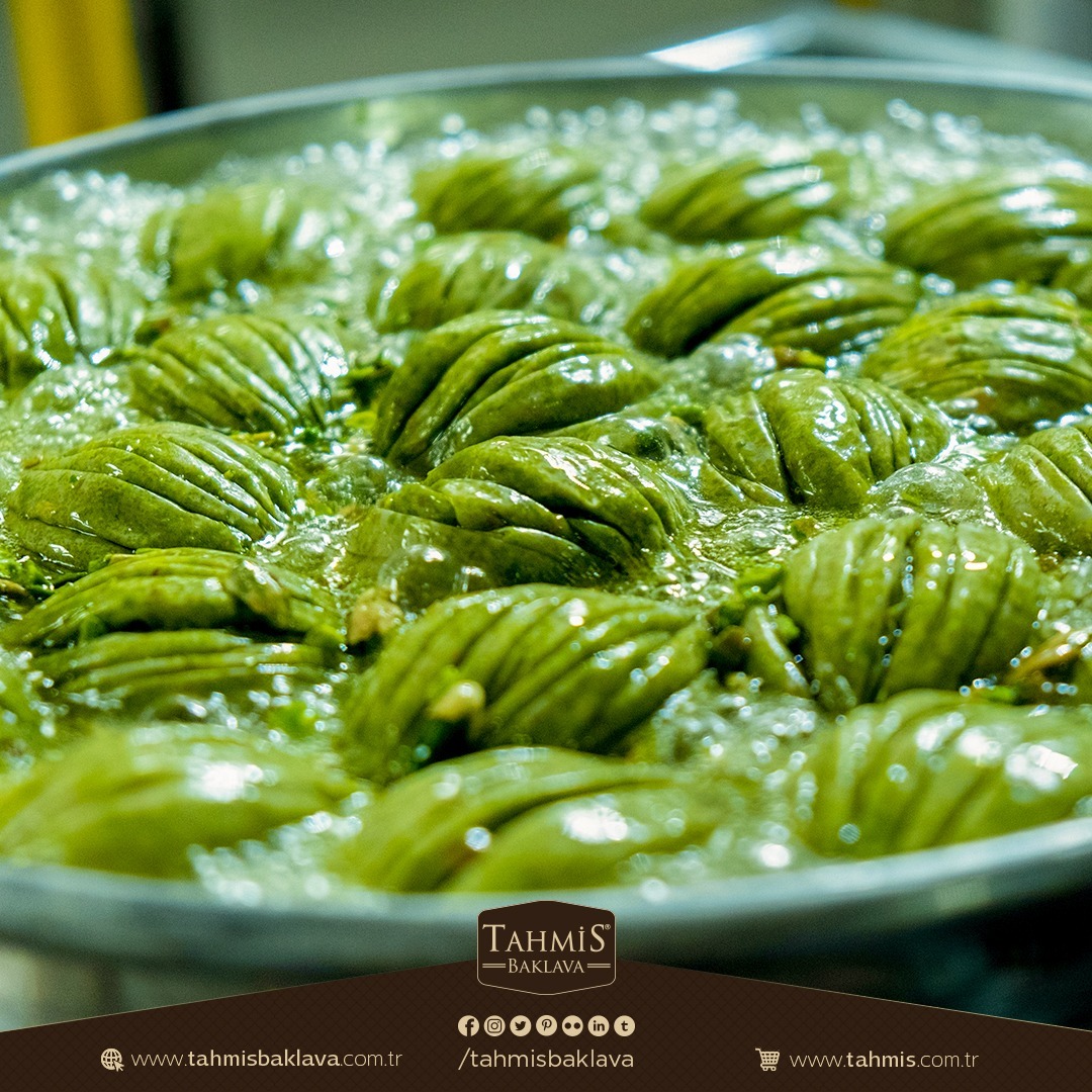 Fıstıklı midyemizi beraber yemek istediğiniz sizin için değerli olan kişiyi bu postun altına
etiketleyin hemen sizin için sipariş oluştursun.

Sipariş için: tahmis.com.tr
.
.
.
#tahmis #tahmisbaklava #gaziantep #istanbul
#baklava #midye #havuçdilimi #online