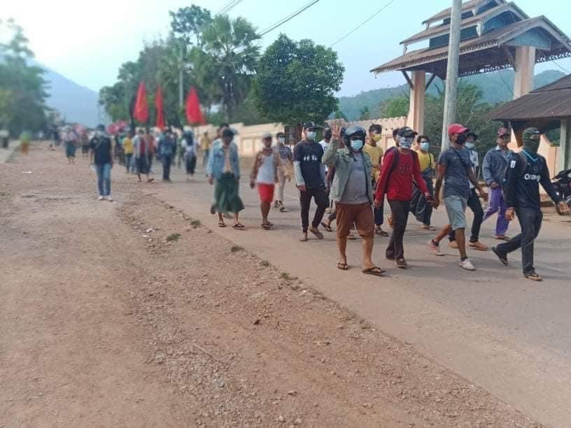 RESTORE MOBILE DATA

Kanpauk locals peacefully marching to protest against military dictatorship (Myanmar Terrorist Organization) in Yebyu Township(ရေဖြူမြို့) , Tanintharyi Region.

Source: Dawei 
#Mar17Coup 
#WhatsHappeningInMyanmar