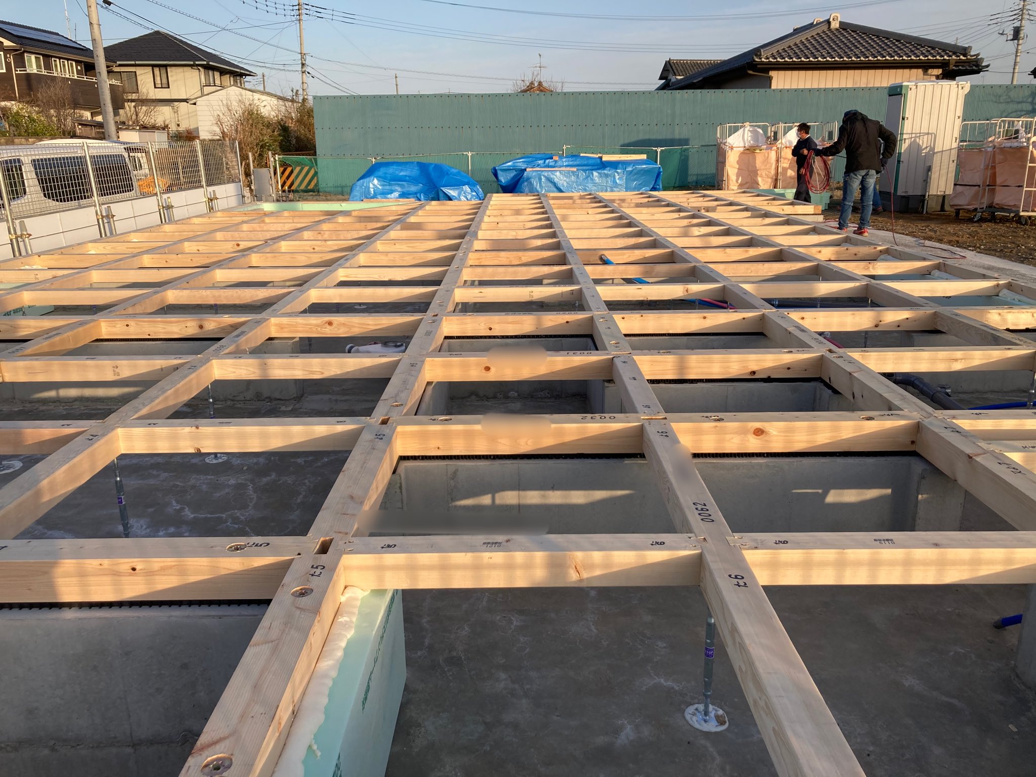 株式会社つばさ建築工房 土台敷き Amp 基礎断熱完了 いよいよ来週建て方 上棟 です 雨も嫌だけど この現場は強風注意だな 土台敷き 基礎断熱 Archi2 T Co Wasf10vgxb Twitter