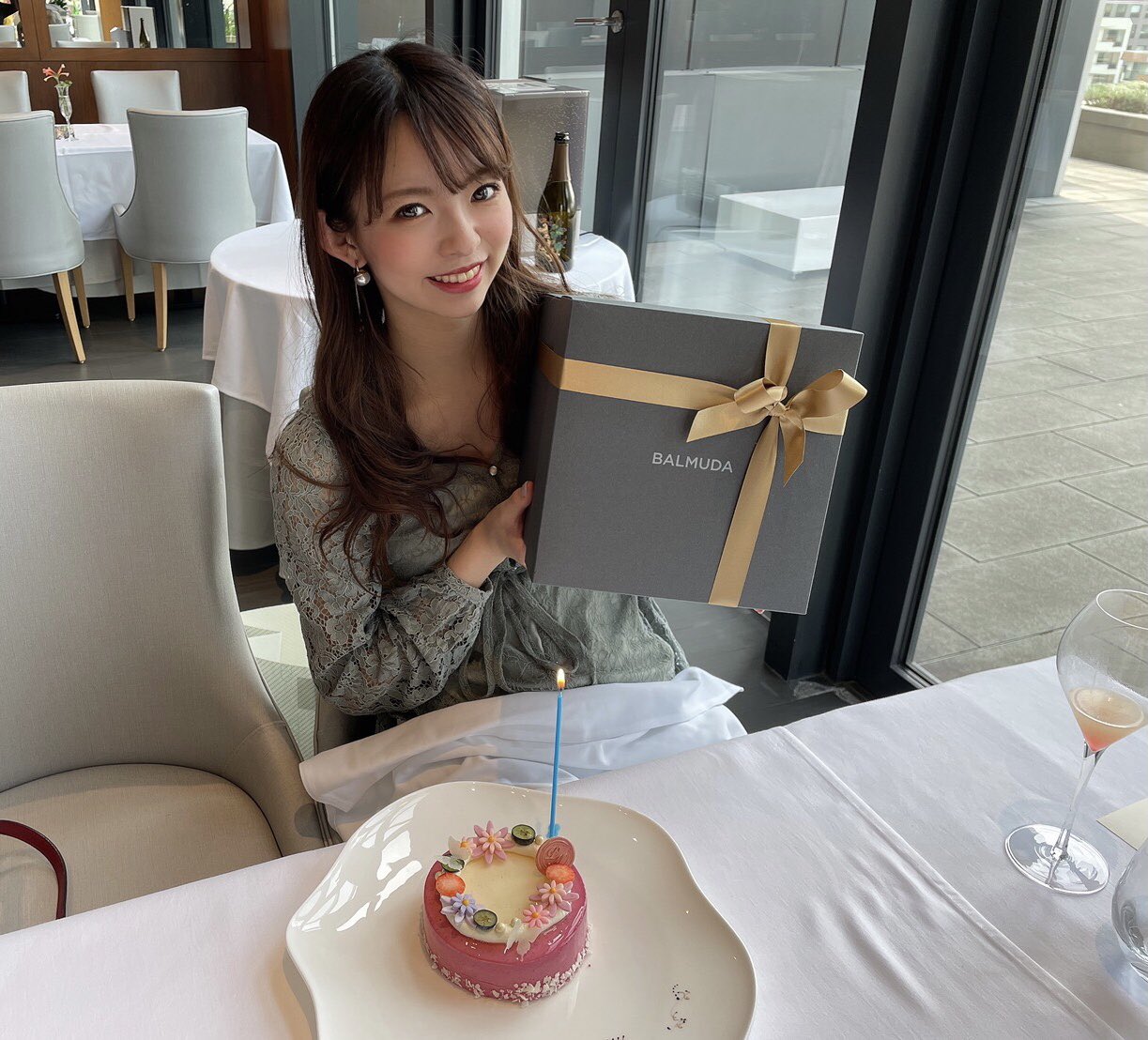 Uzivatel 西村美咲 Na Twitteru 彼氏が今年も誕生日お祝いしてくれたよ ミッドタウンの最上階で プロポーズされるのかと思ったよね 今年のバースデーメッセージはただ名前を呼ばれただけ ビックリマーク多くない 最高な俺の彼氏ԅ ԅ T Co