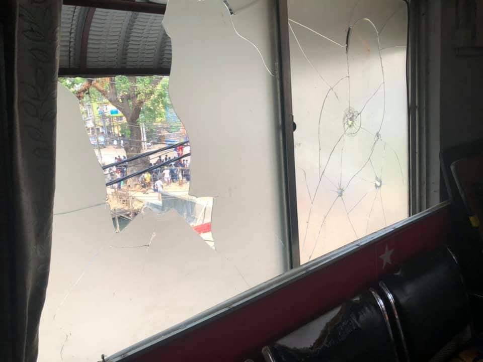 Myanmar_Now_Eng's tweet photo. Soldiers and police raided and destroyed the office of Daw Phyu Phyu Thin, @CrphMyanmar member and elected NLD representative of Yangon’s Mingalar Taung Nyunt township, last night, a source close to the MP told Myanmar Now. #WhatsHappeningInMaynmar https://t.co/Q8egFzaIi4