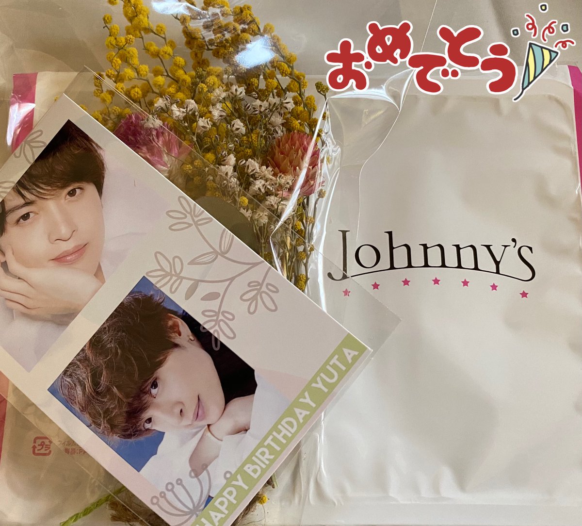 たまま S Tweet 玉ちゃんのお誕生日 の日に素敵なサプライズが ジャーニズさんから玉ちゃんお写真届きました ちゃから幸せ便 ありがとう お祝いの可愛いミモザのブーケ 優しさに感謝 玉ちゃん みんな玉ちゃんの幸せ祈ってるよ おめでとう