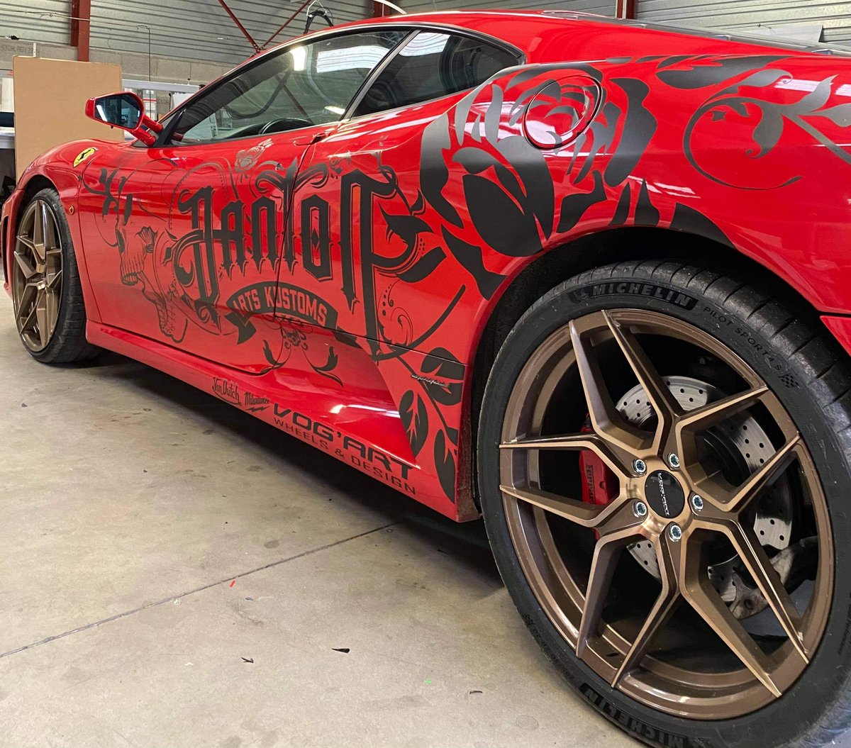 _Alpha_Com's tweet photo. #ferrari #réalisation_alpha : impression et pose d'adhésifs pour Danton Arts Kustoms. https://t.co/zl8wCtYSDF