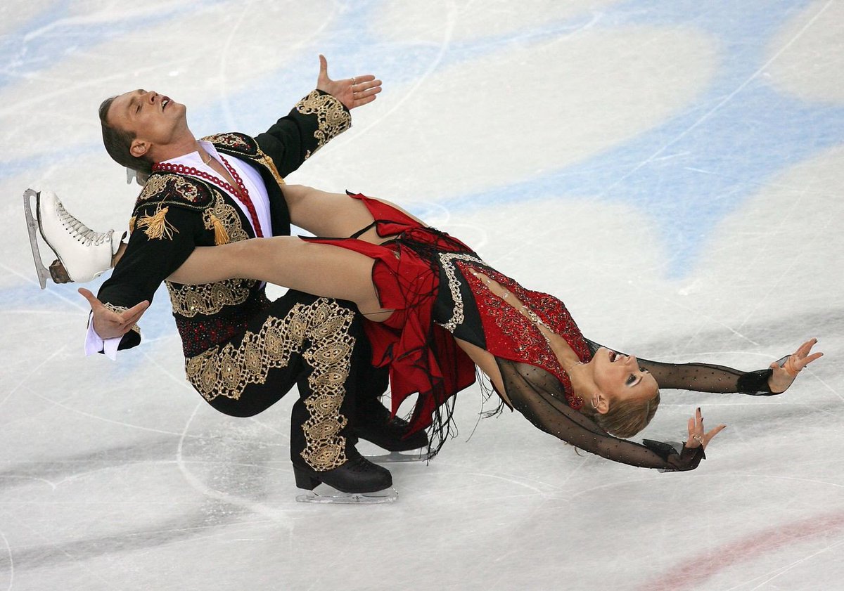Olympic_Russia's tweet photo. #ВэтотДень Татьяна Навка и Роман Костомаров стали чемпионами мира в танцах на льду на чемпионате мира в 2005. Собрали подборку выступлений этой невероятной пары😍 https://t.co/5v0GnMWpmH